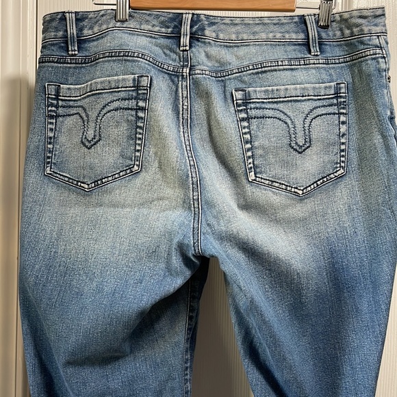 Loft Curvy Boot Jeans - Picture 9 of 9